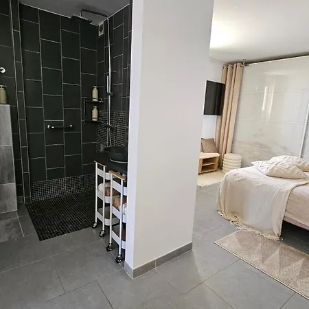 Perle Blanche Naturist Village Sea View 아파트 *
