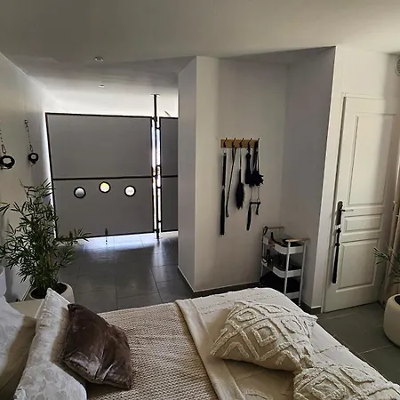 Perle Blanche Naturist Village Sea View *
