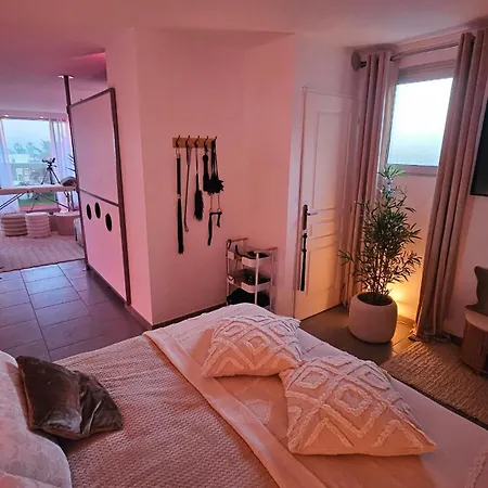 Perle Blanche Naturist Village Sea View * 아그